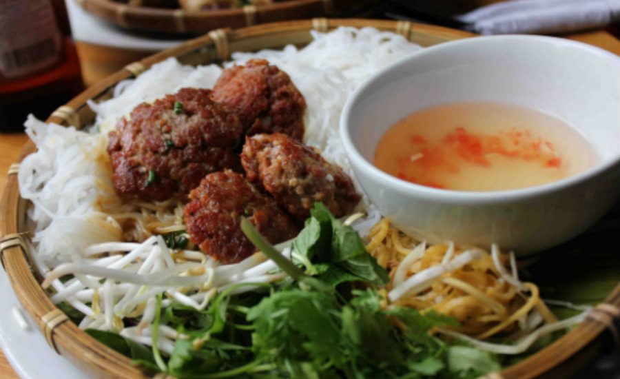 Best Street Food in Hanoi bun cha 900x550 - Best Street Food in Hanoi