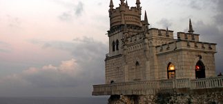 10 Top Destinations For 2013 swallows nest castle livadia ukraine 61107 600x450 323x152 - 10 Top Destinations For 2013